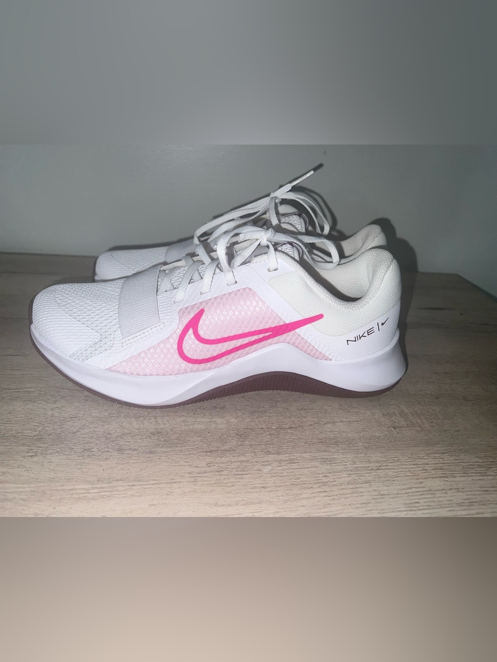 Nike Women's MC Trainer 2 White & Pink Training Sneakers~ Size 7.5 Worn 1x